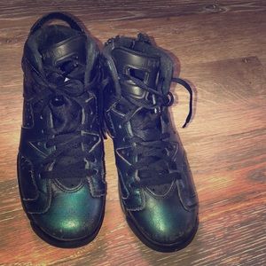 Jordan Shoes - Jorden retro 6 with pearl finish Jordan Shoes - Jorden retro 6 with pearl finish